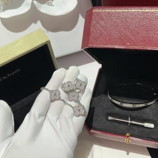 Van Cleef & Arpels Floral Symphony Five Blossom Bracelet