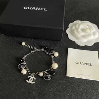 CHANEL Isadora Pearl Charm Bracelet