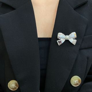 CHANEL Genevieve Pearl Bow Statement Brooch