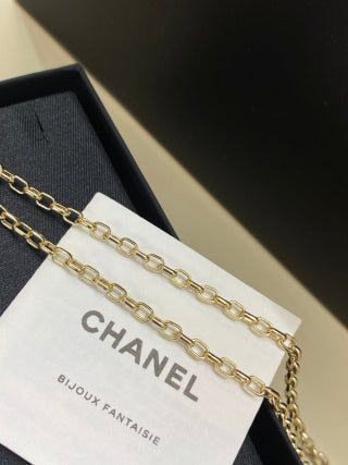 CHANEL Aurelia Medallion Pearl Pendant Necklace