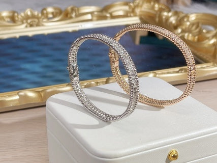 Van Cleef & Arpels Radiant Beadline Bangle