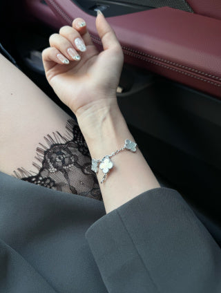 Van Cleef & Arpels Pearl Clover Link Bracelet