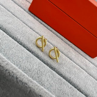 Hermès Chaine d’Ancre Minimal Curve Stud Earrings