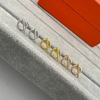 Hermès Chaine d’Ancre Minimal Curve Stud Earrings