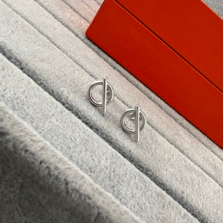 Hermès Chaine d’Ancre Minimal Curve Stud Earrings