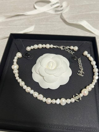 CHANEL Evelora Baroque Pearl Heritage Necklace