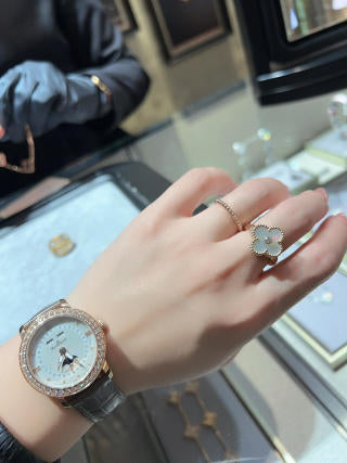 Van Cleef & Arpels Golden Pearl Clover Solitaire Ring