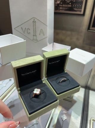 Van Cleef & Arpels Golden Pearl Clover Solitaire Ring