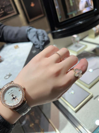 Van Cleef & Arpels Golden Pearl Clover Solitaire Ring