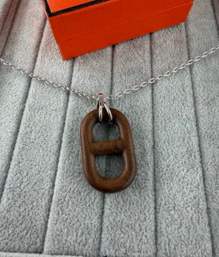 Hermès Ovale Wood Link Pendant Necklace
