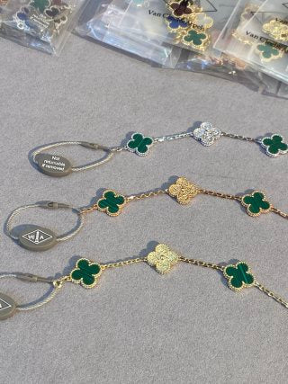 Van Cleef & Arpels Malachite 5-Motif Clover Bracelet with Gold-Tone Details