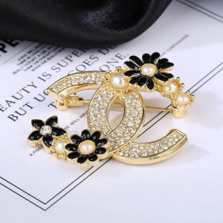 CHANEL Arabella Noir Floral Emblem Brooch