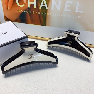 CHANEL Valora Monochrome Luxe Hair Claw Clip