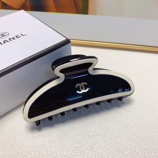 CHANEL Bianca Monochrome Signature Hair Claw Clip