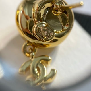 CHANEL Marina Seashell Gold Stud Earrings