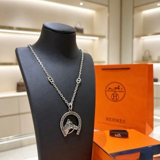 Hermès Equestrian Arc Horseshoe Pendant Necklace