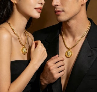 Bvlgari Gold Medallion Pendant Chain Necklace – Elegant Luxury Jewelry