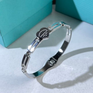 Tiffany Heart Tag Lock Bracelet – Classic Luxury Cuff Jewelry