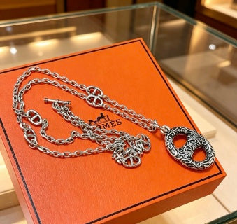 Hermès Ornate Oval Medallion Chain Necklace