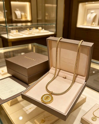 Bvlgari Bvlgari Circle Pendant Gold Necklace – Elegant Luxury Jewelry