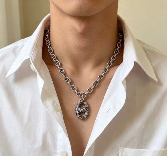 Hermès Interlocking Chain Link Pendant Necklace